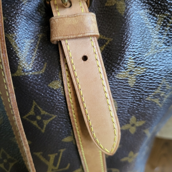 Louis Vuitton Monogram Bucket 27 GM Shoulder Bag.. Authentic,,w/COA... - Picture 7 of 16